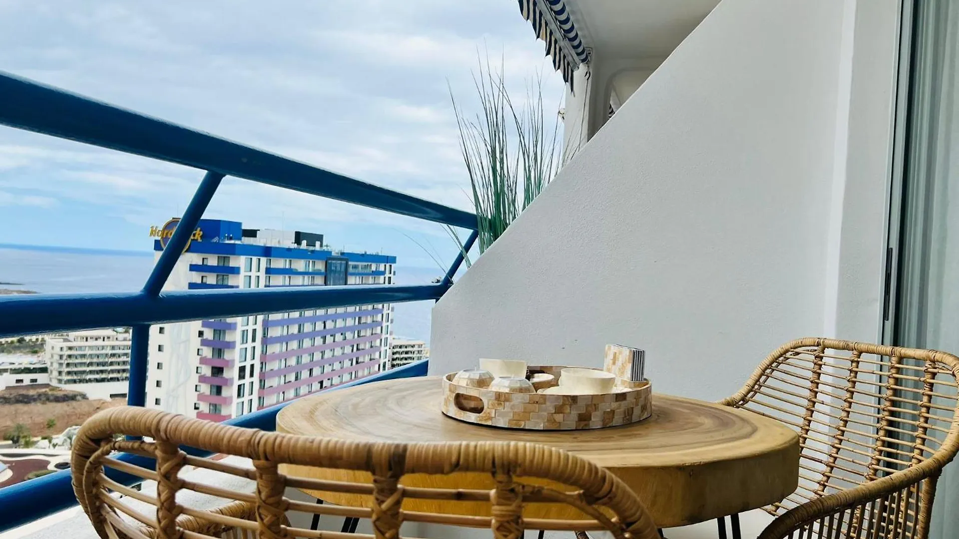 Luxury Kim Apartment, Ocean View & Wifi Free Playa Paraiso  Spagna